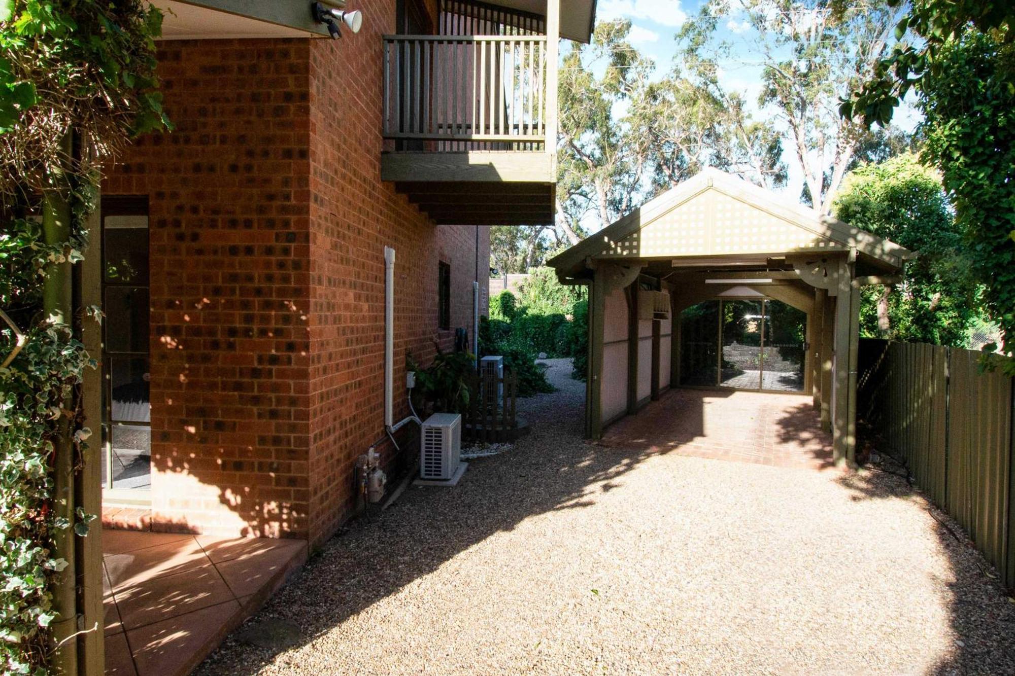 Central Riverside Apartment - Modern Convenience Wagga Wagga Bagian luar foto