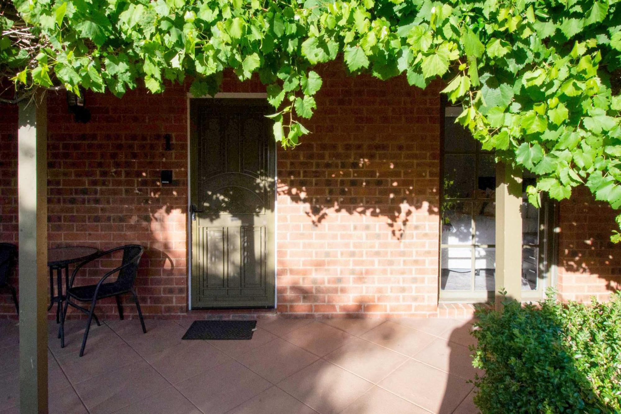 Central Riverside Apartment - Modern Convenience Wagga Wagga Bagian luar foto