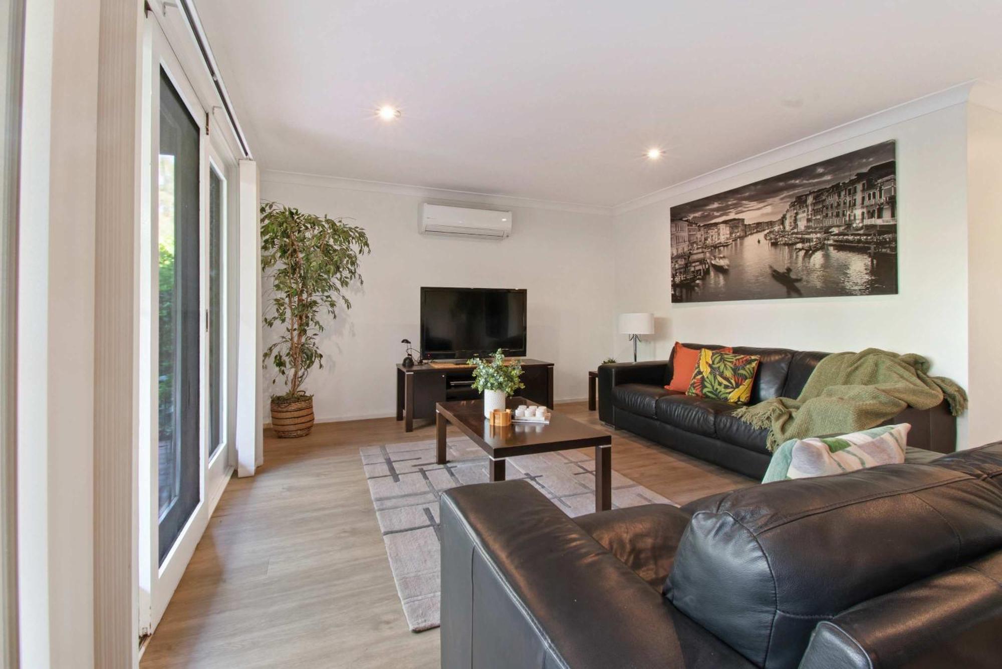 Central Riverside Apartment - Modern Convenience Wagga Wagga Bagian luar foto